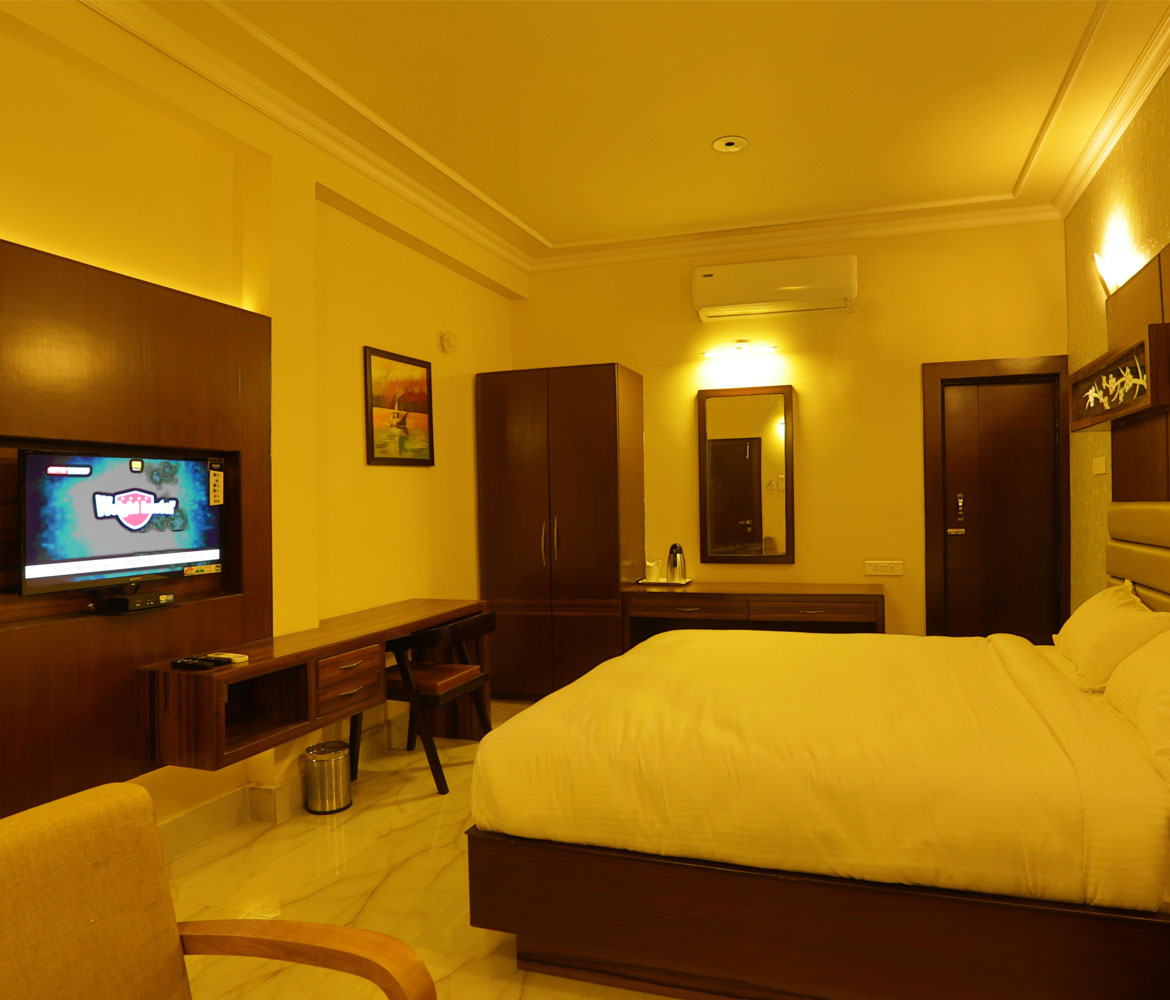 deluxe-room-hotel-natraj-royal